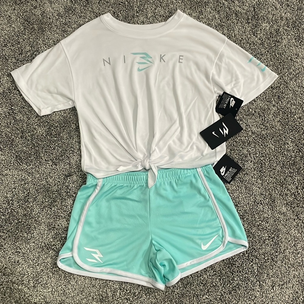 NEW! NIKE RUSSELL WILSON 3BRAND 2-PIECE SHORTS AND T-SHIRT SET. SIZE SMALL.